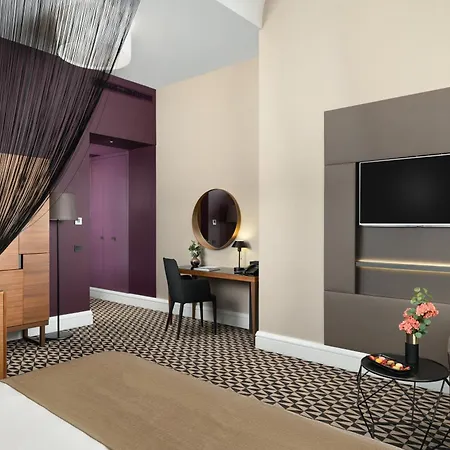 מלון Moments By Continental Group