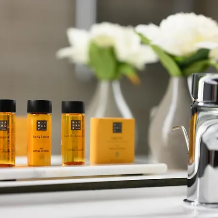 מלון Moments By Continental Group 4*
