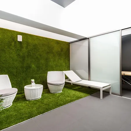 Moments By Continental Group Отель