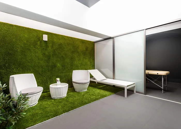 Moments By Continental Group Hotel